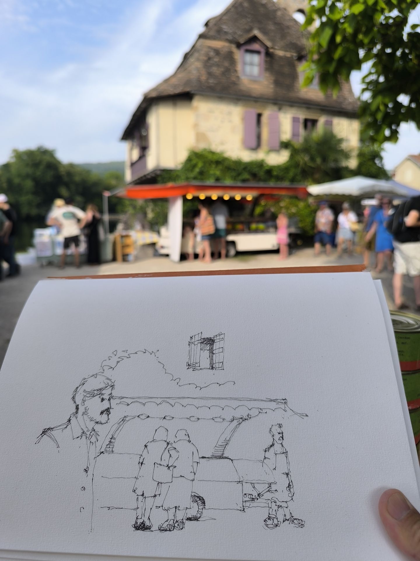 Carnet de croquis au marché de Beaulieu sur Dordogne