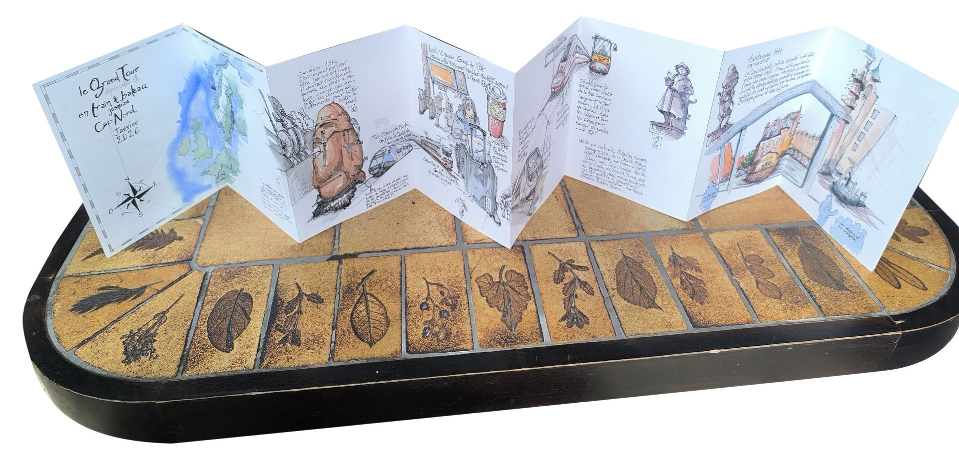 Carnet leporello déplié du voyage au Cap Nord, dessiné sur le vif Carnet leporello déplié du voyage au Cap Nord, dessiné sur le vif